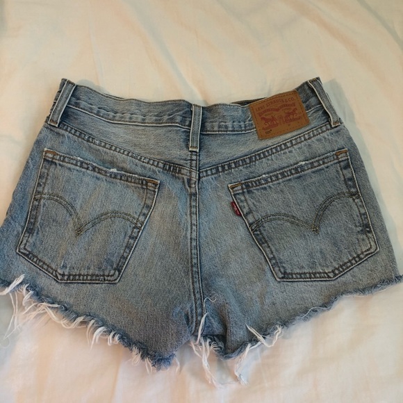 distressed levi shorts - Picture 3 of 3